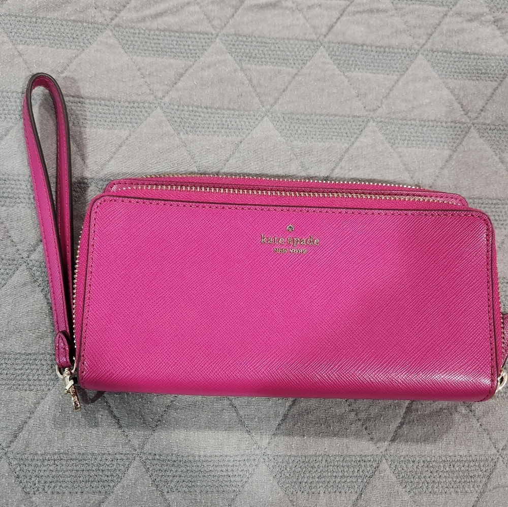 Large Kate Spade Carryall Wristlet